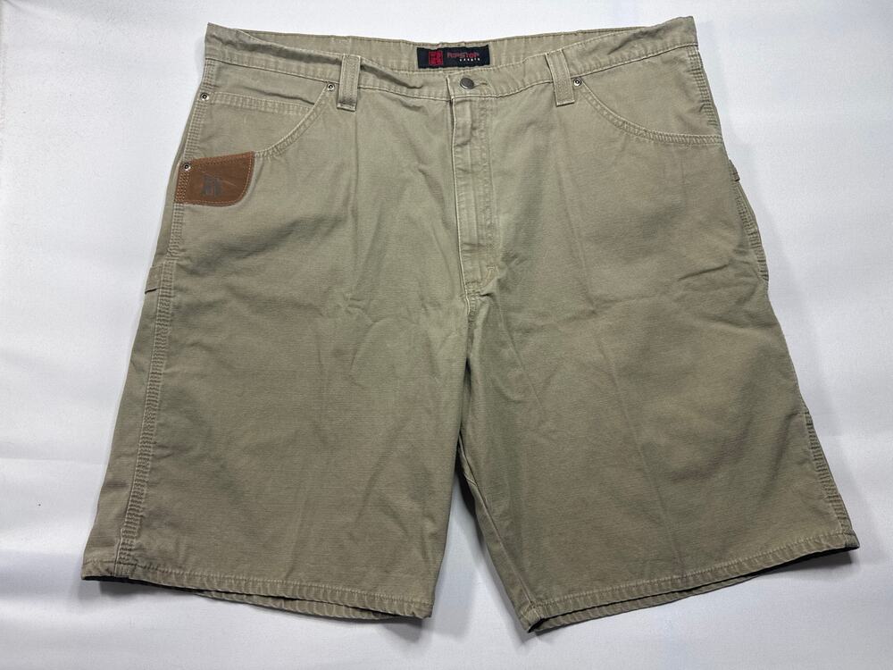 Riggs Workwear by Wrangler Men's Ripstop Khaki Carpenter Shorts - 42 (43x10)*